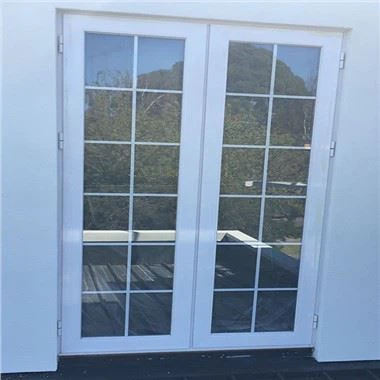 Baltos aliuminio prancūziškos durys